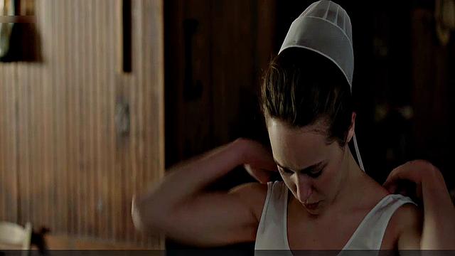 Alycia Debnam Carey exposing body