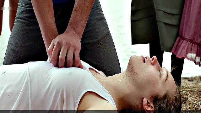 Alycia Debnam Carey exposing body