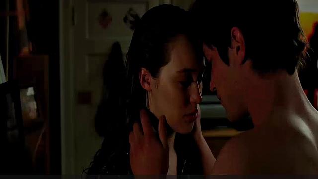 Alycia Debnam Carey exposing body