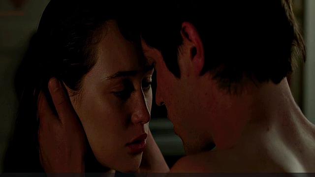 Alycia Debnam Carey exposing body