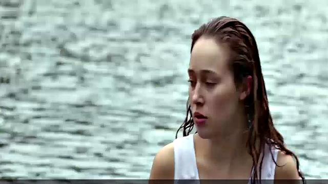 Alycia Debnam Carey exposing body