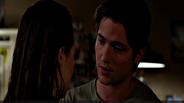 Alycia Debnam Carey exposing body