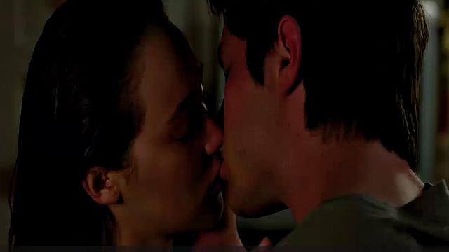 Alycia Debnam Carey exposing body