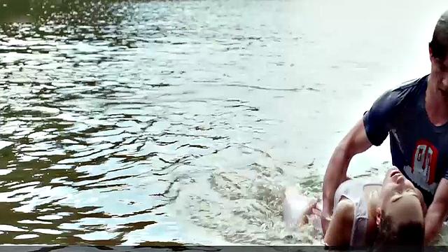 Alycia Debnam Carey exposing body