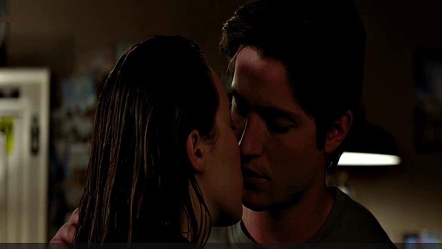 Alycia Debnam Carey exposing body