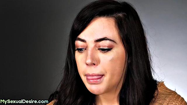 Cutie babe solo masturbating