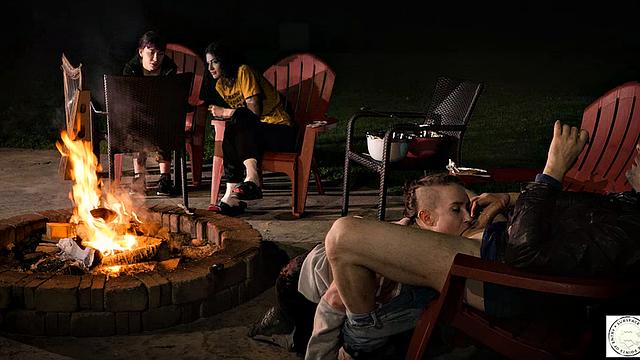 смотри, как Хейзел Пейдж связали и трахнули у костра