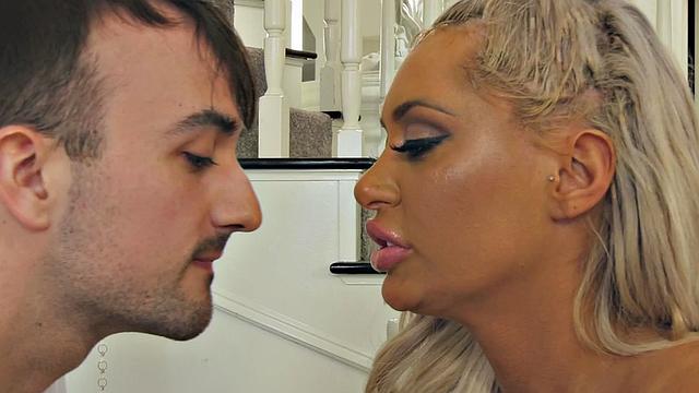 Kinky blonde MILF shares big dick in hot MMF threesome with curvy babe and tattooed dude