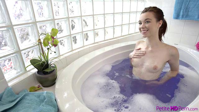 Itty Bitty Bath Bunnie - S14:E7