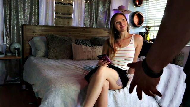 Британская госпожа разносит покорного страстным минетом