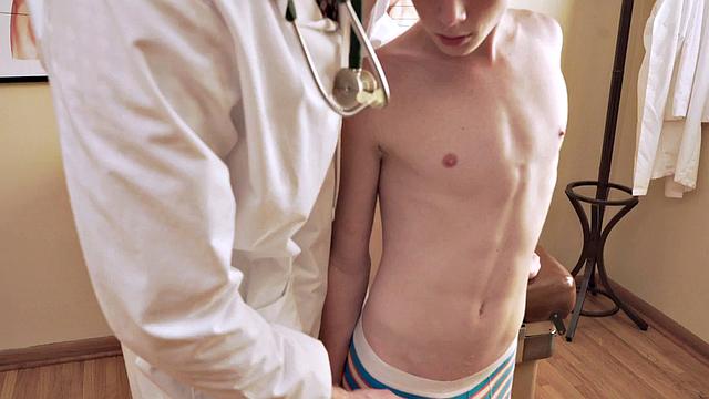 Petite twink analbanged by doctor in infirmary
