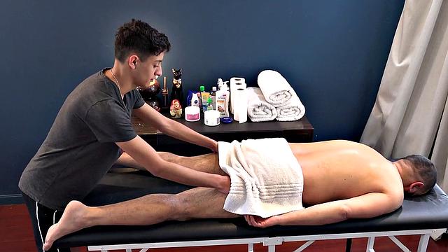 Barebacking DILF fucks Latin twink masseur after massage