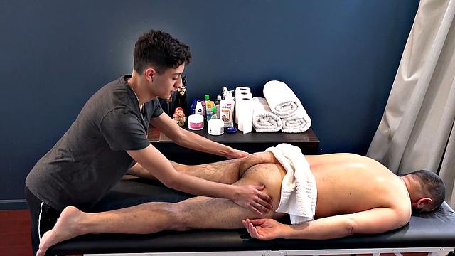 Barebacking DILF fucks Latin twink masseur after massage