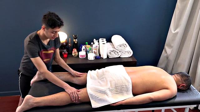 Barebacking DILF fucks Latin twink masseur after massage