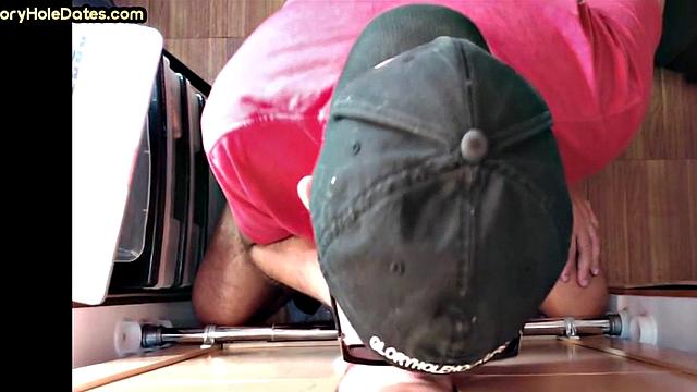 Cum loving gloryhole DILF sucks rod in action at home