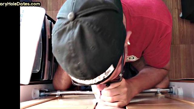 Cum loving gloryhole DILF sucks rod in action at home