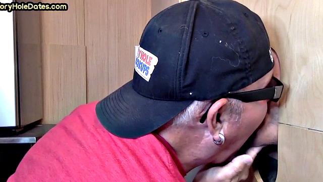 Cum loving gloryhole DILF sucks rod in action at home