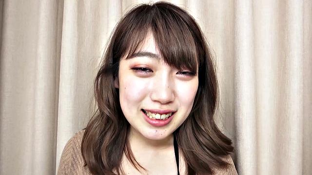 котори судзумиа снимает обтягивающее платье и садится на член