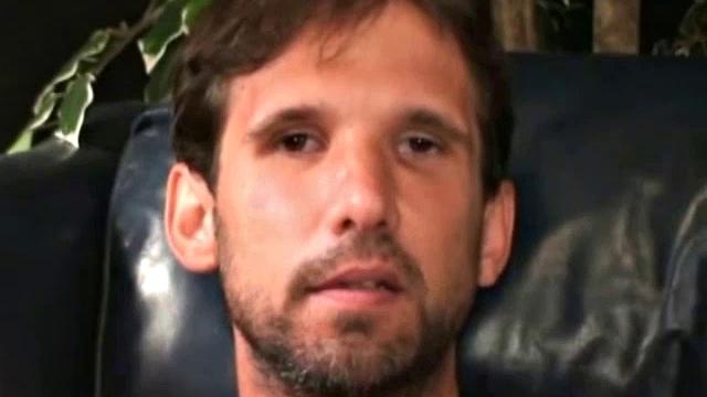 Jeff is a bit of an asshole. He's one of those heteros who knows everything, has seen everything, thinks only what he believes is right and only what he has is worth having.