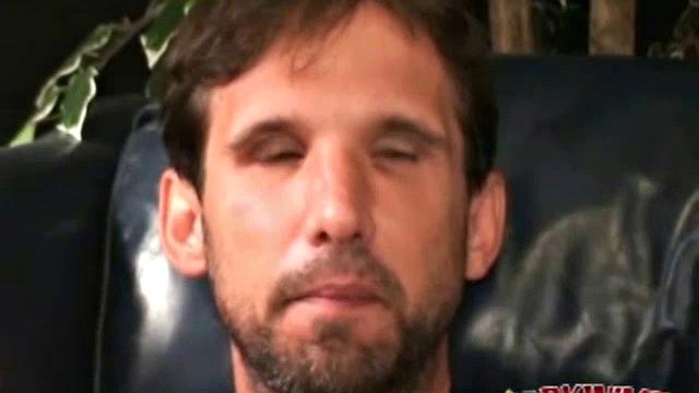 Jeff is a bit of an asshole. He's one of those heteros who knows everything, has seen everything, thinks only what he believes is right and only what he has is worth having.