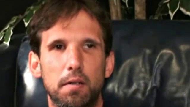 Jeff is a bit of an asshole. He's one of those heteros who knows everything, has seen everything, thinks only what he believes is right and only what he has is worth having.