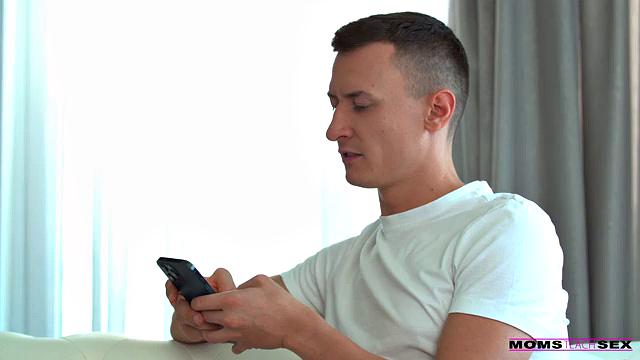 Stepmom Knows How To Do It - S22:E1