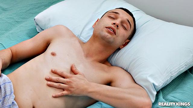 Габриэла Лопес с огромной грудью не дает соседу уснуть и страстно трахается в спальне с Джонни Лавом.