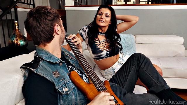 Mom's Cuckold 21 Scene 3 - Slut Becky