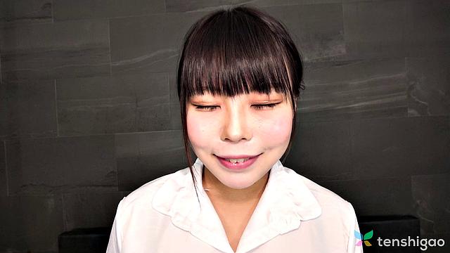 Тэншигао раздевает Май, когда страсть захлёстывает постель