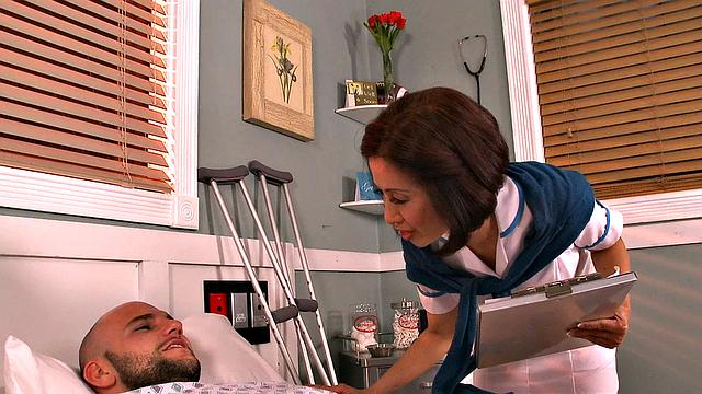 Kim Anh works muscle