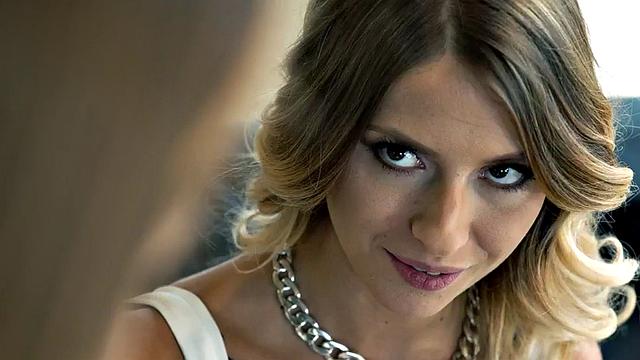 Stunning Lesbian pussyeaten by BFFs