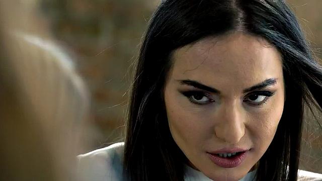 Stunning Lesbian pussyeaten by BFFs