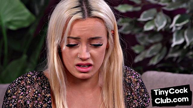 грязная cfnm стерва дрочит неудачнику с маленьким членом до кончи