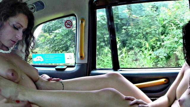 Watch hot American Minx get down and dirty in a taxi for your fetish pleasure