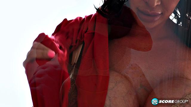 The Gigantic Boobs of Crystal Taylor