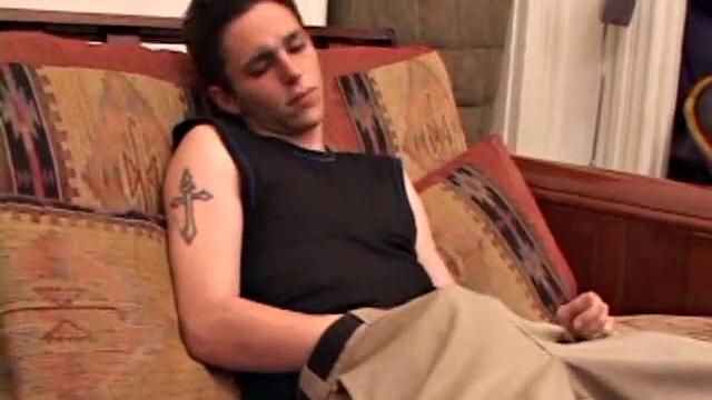 шон дрочит свой член, пробует предэякулят и выдает мощный залп