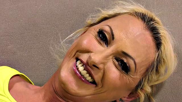 Mature lady smashed in tight pussy hole by nice dick