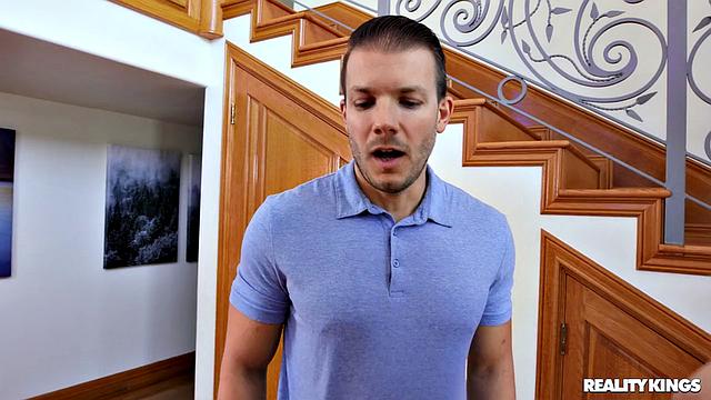 Fucked By The Nerdy Escort