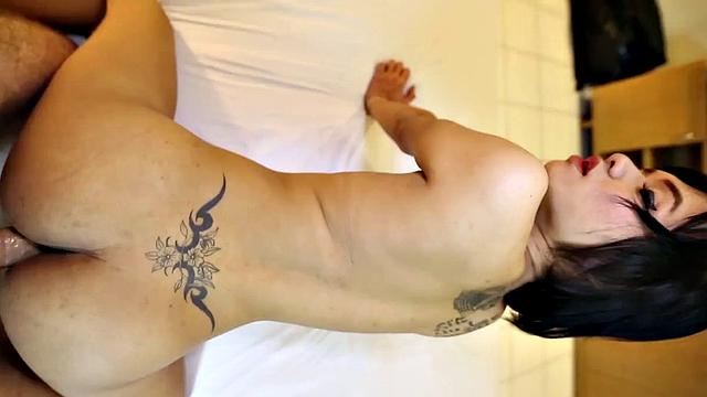 Oei1 - Doggiestyle - Clip