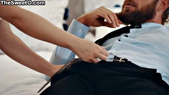 Roundbooty babe by lover