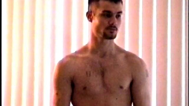 Коди ловит кайф от мощной дрочки и заливает всё спермой