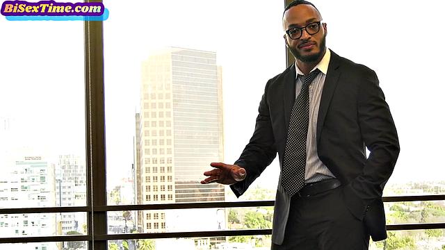 Slut ravaged by bisex men in 3some