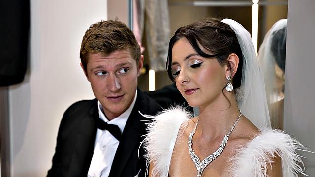 мачеха устраивает жаркий тройничок с сыном и невесткой