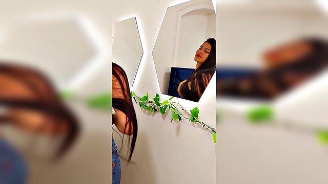 #longhair #brunette #bluejeans #bodygoals #latinabody