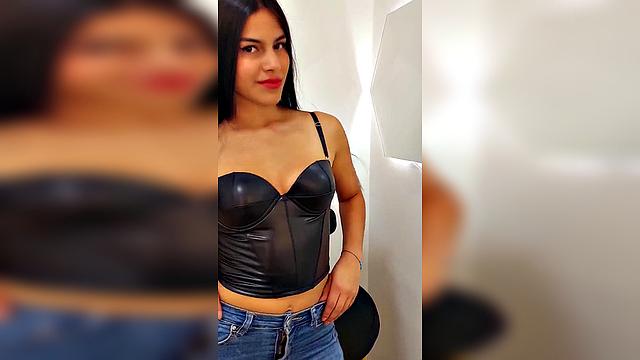 #longhair #brunette #bluejeans #bodygoals #latinabody