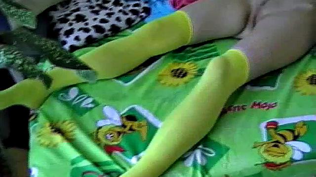 роман заходит к лене в комнату и жестко ее трахает