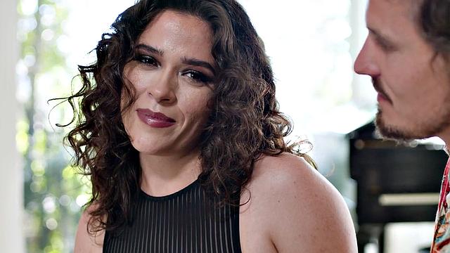 шлюшка дразнит парня и получает крепкий трах