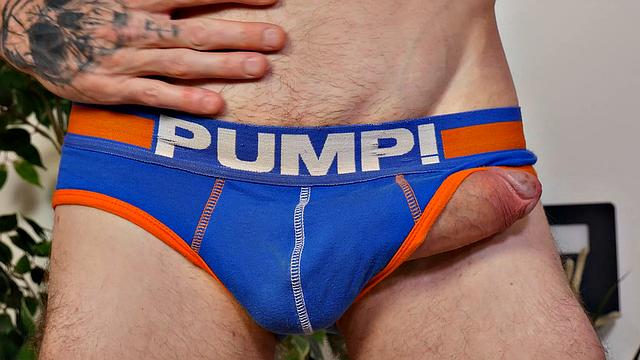 Muscle Stud Guillaume Wayne Gets Messy With Jizz