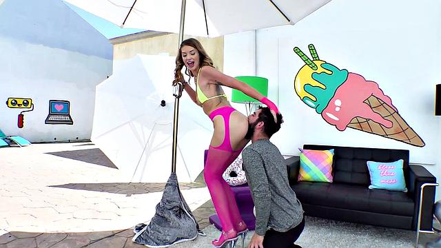 Leah's Deep Anal Drilling