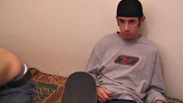 сам себя трахнул - смеётся и член как у коня